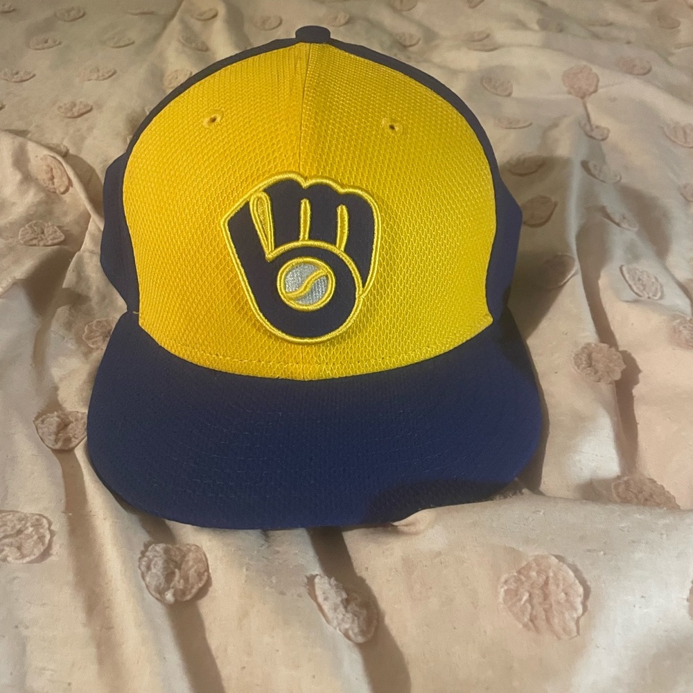 Milwaukee Brewers baseball hat never worn 7 1/8